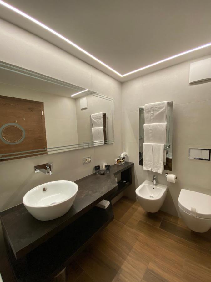 Aaritz Hotel
